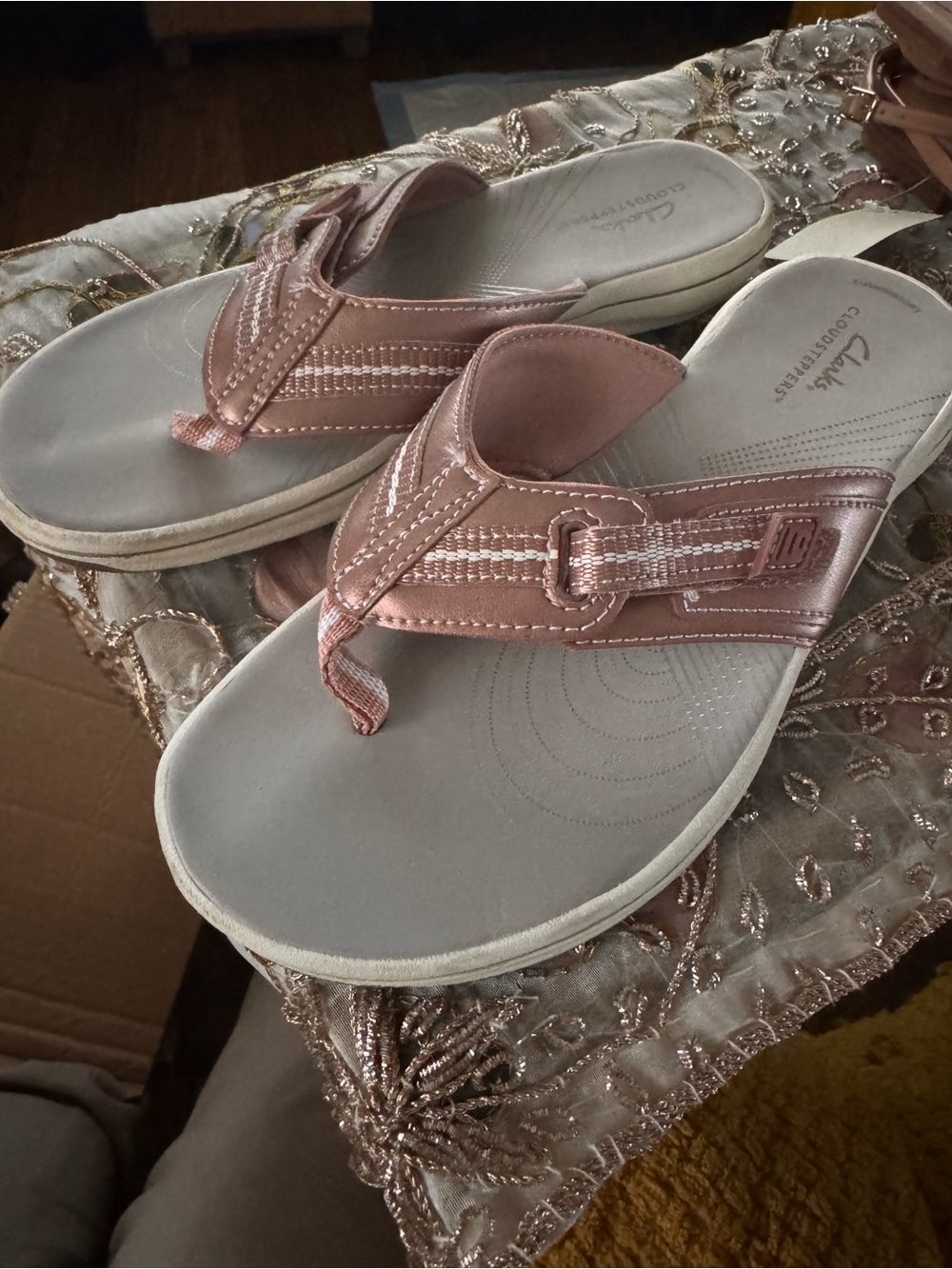 Clarks Women's Pink Metallic Thong Sandals